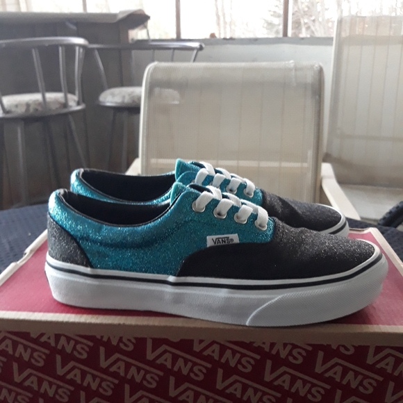 Vans - Picture 3 of 9